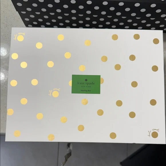 Kate Spade White and Gold Polka Dot Box Magnetic Closure - Picture 2 of 10